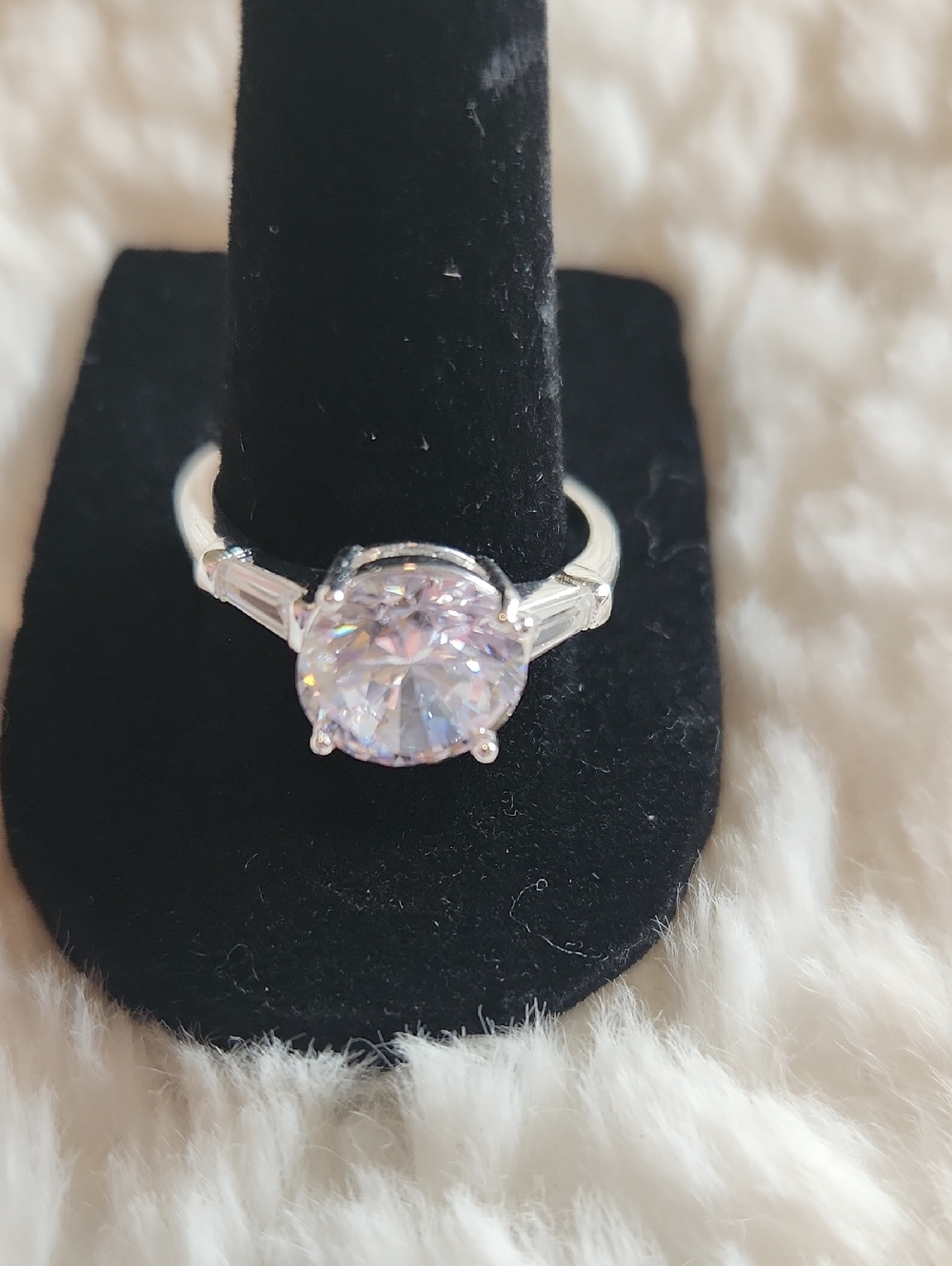 Luxury Silver Round Cubic Zirconia Solitaire Ring - White Brand New NWOT